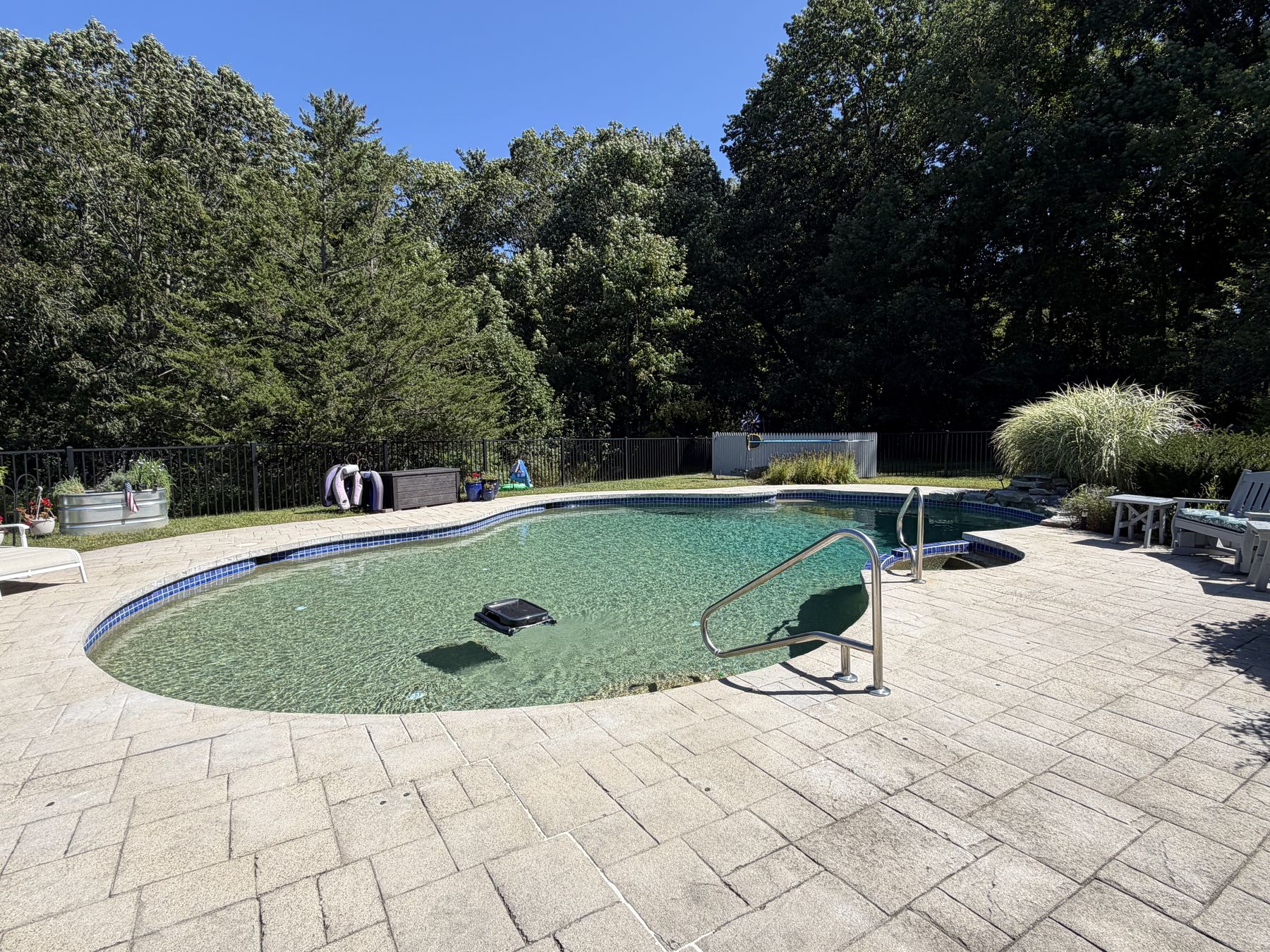 Pool & patio